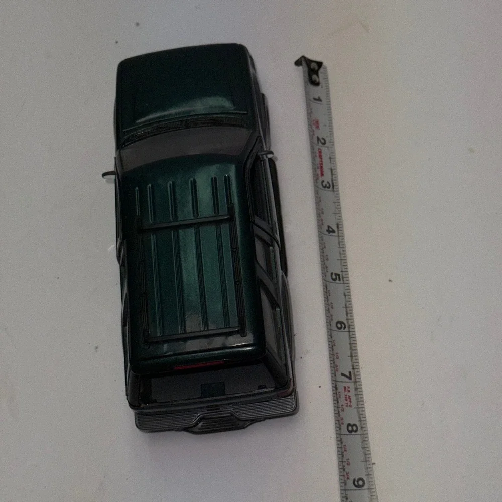 Redbox Ford Explorer Sport 90's  Diecast Model Car 1:24 Scale SUV Opening Doors